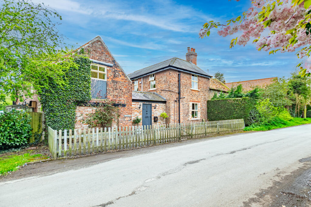 Main Street, Wressle, North Yorkshire YO8 photo 4
