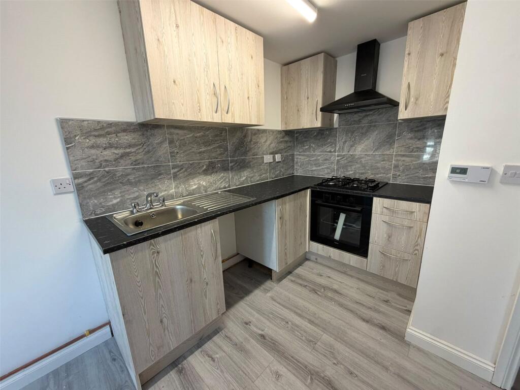 Apartment in Walsall, West Midlands - View 4