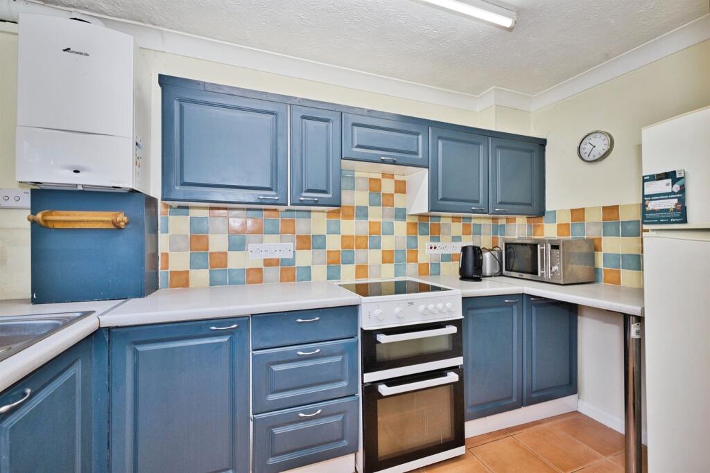 House in Yeovil, Somerset - View 4