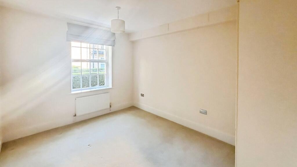 Apartment in Trafford, Greater Manchester - View 2