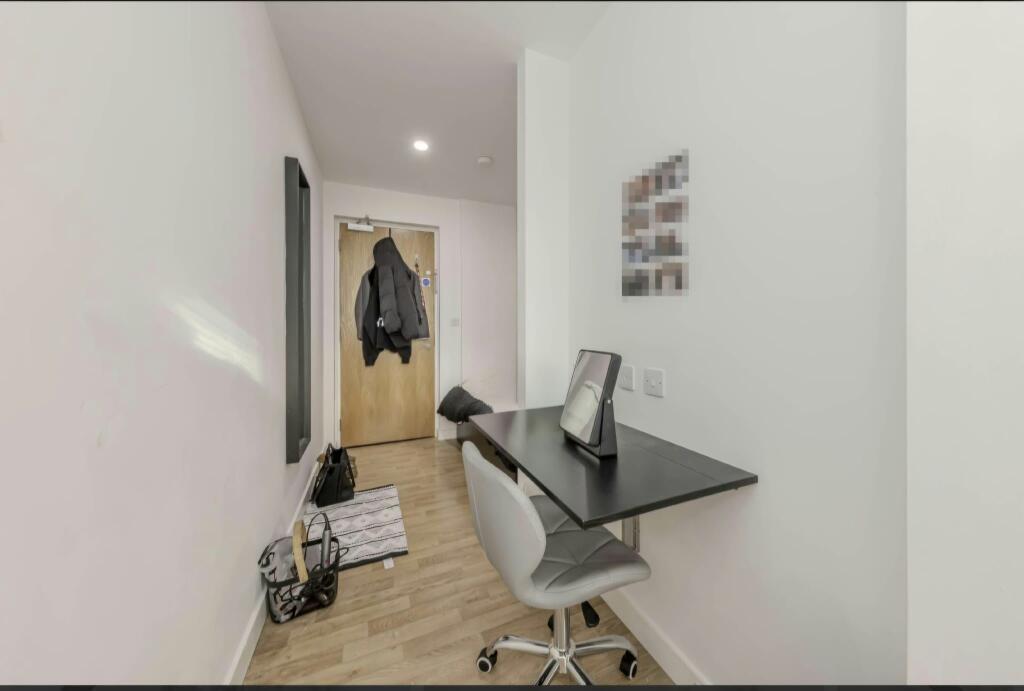 Apartment in Stoke-on-Trent - More