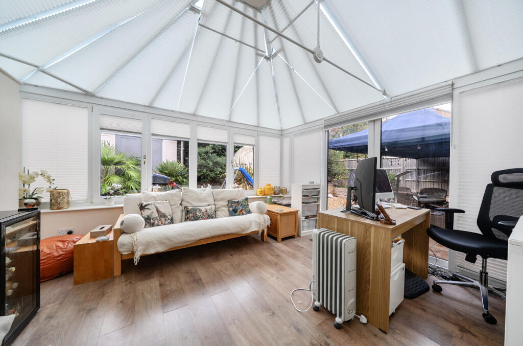 House in Reading, Lower Earley, Earley - View 4