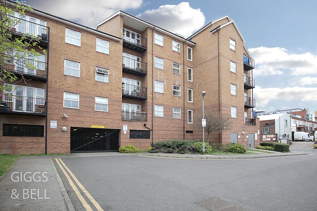 2-bed flat on Holly Street, Luton, LU1, £170,000