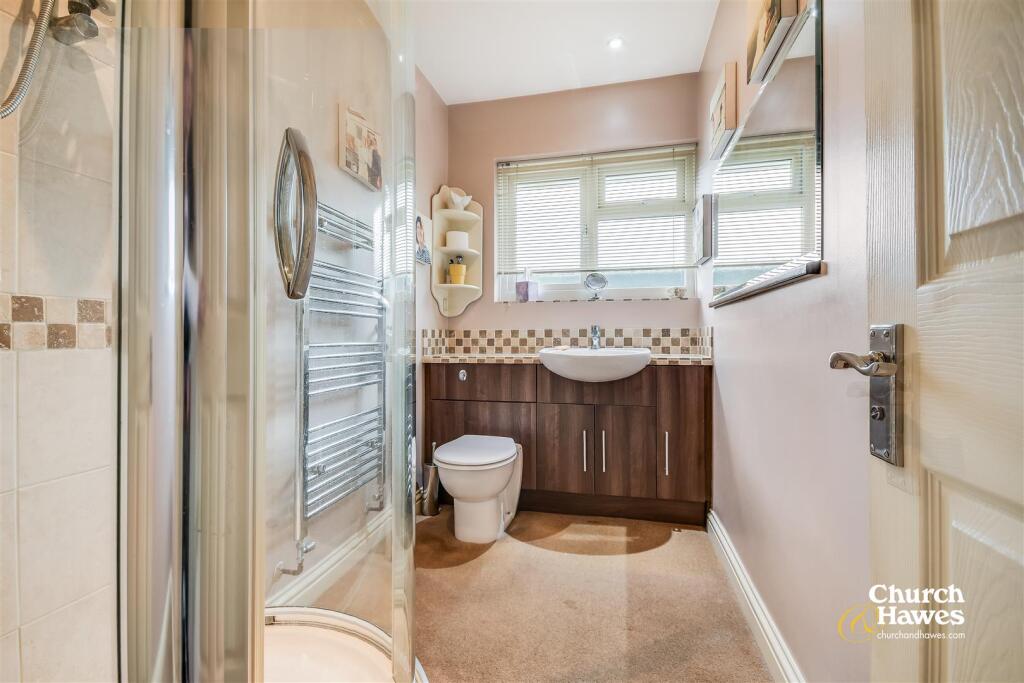 House in Maldon, Stoneyhills, Burnham-on-Crouch - More