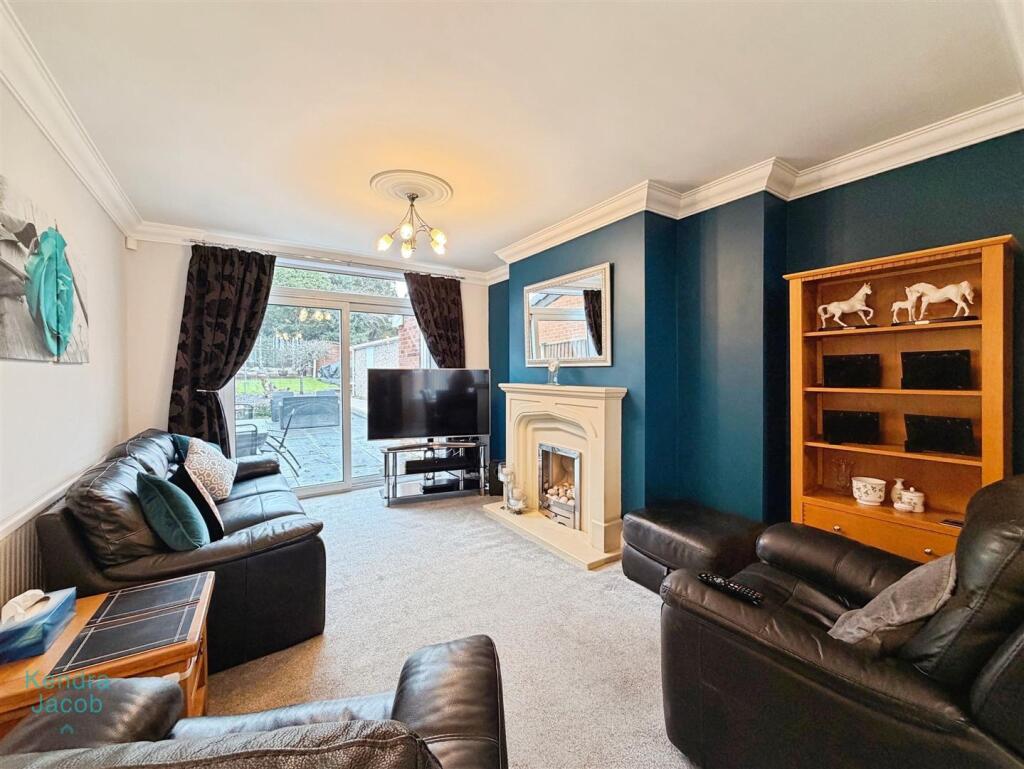 Woodland Drive, Worksop photo 2