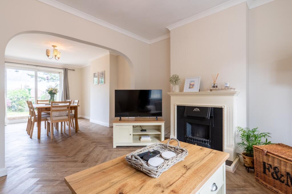 House in Dartford - More