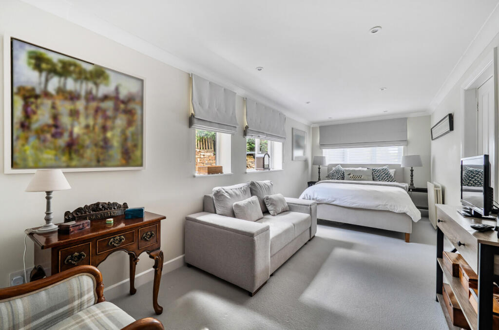 House in Tonbridge - More