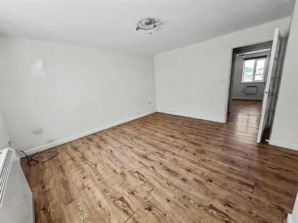 Parkinson Drive, Chelmsford photo 4