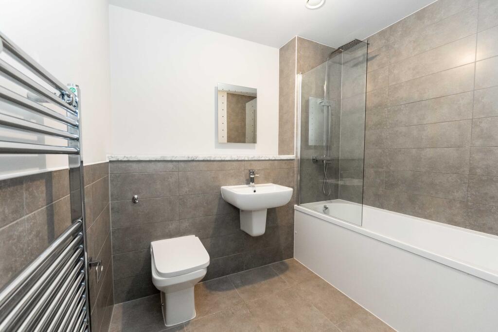Apartment in Liverpool - More