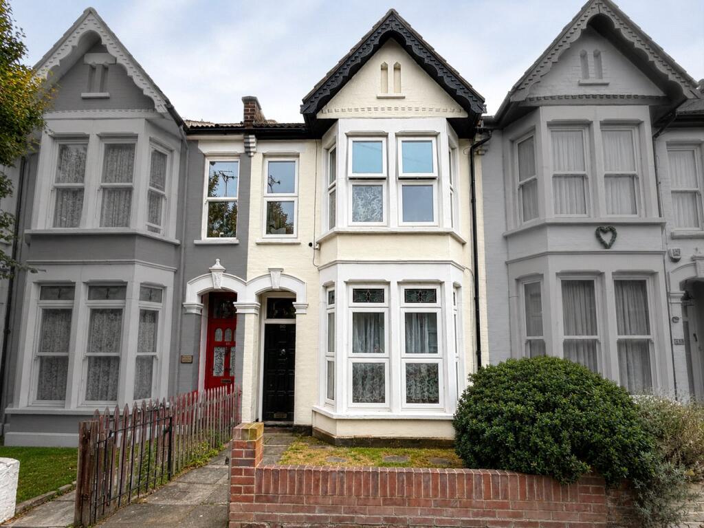 Main image of property: Salisbury Avenue, Westcliff-on-Sea, Essex