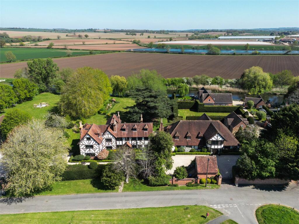 Main image of property: Dial House, The Green, Alveston, Stratford-upon-Avon, CV37