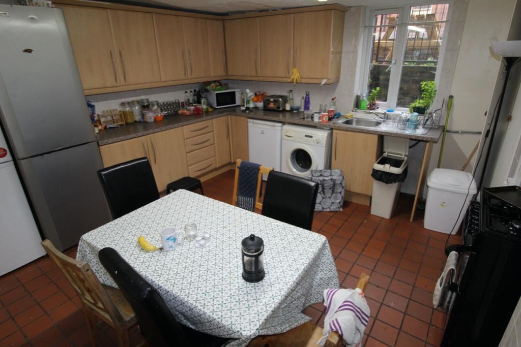 6 bedroom terraced house for rent