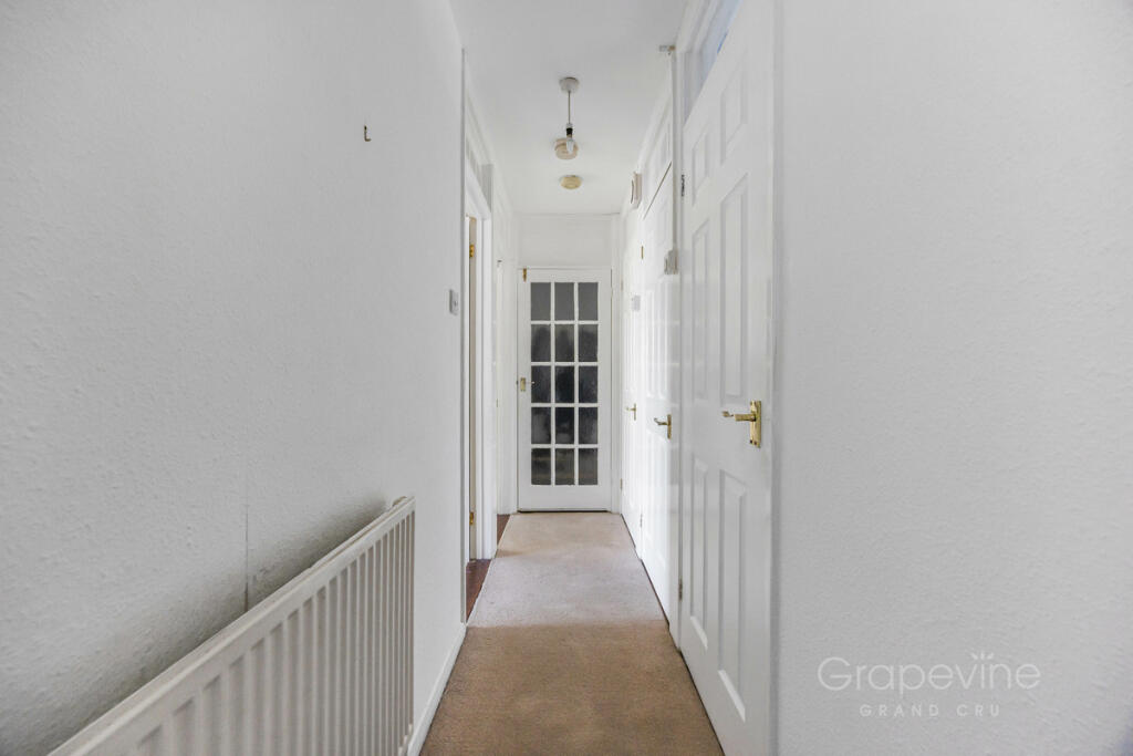 Crest Close, Ruscombe, RG10 photo 4