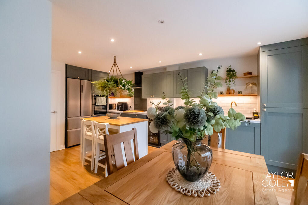 Barlow Avenue, Tamworth - More