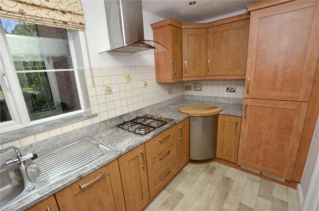 Apartment in Ferndown, West Moors - View 5