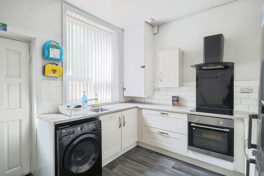 18, Swinton street, Oldham photo 3