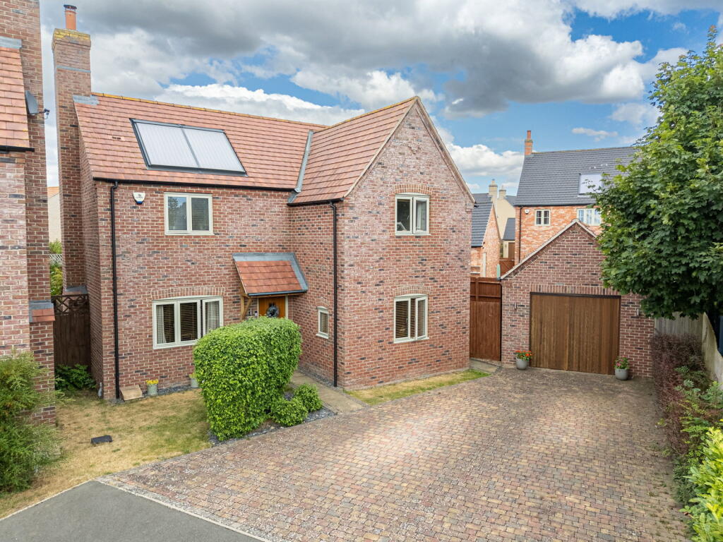 3-bed detached on Isemill Road, Burton Latimer, NN15, £415,000