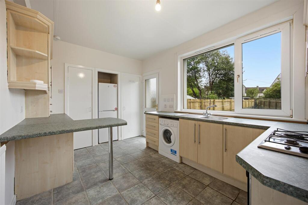 House in Bishopbriggs, Auchinairn - View 3