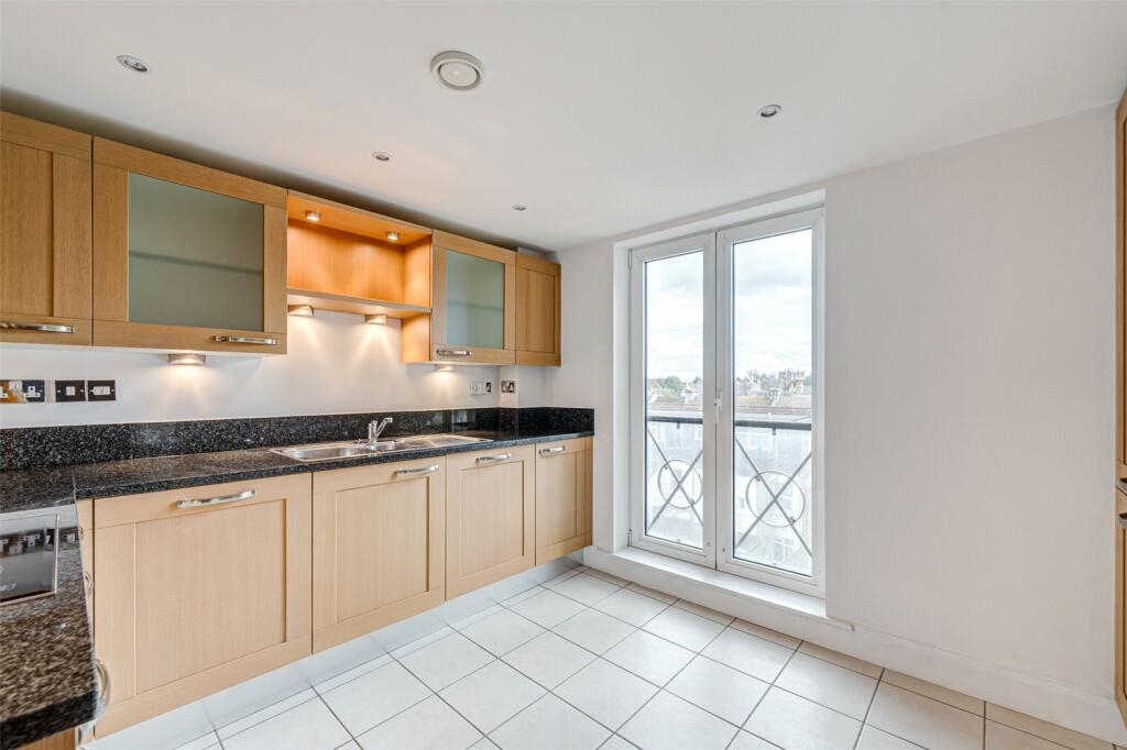 Apartment in Worthing, West Sussex - View 4