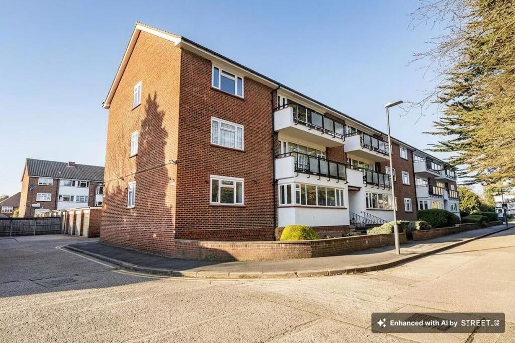 Main image of property: Calthorpe Gardens, Edgware, HA8
