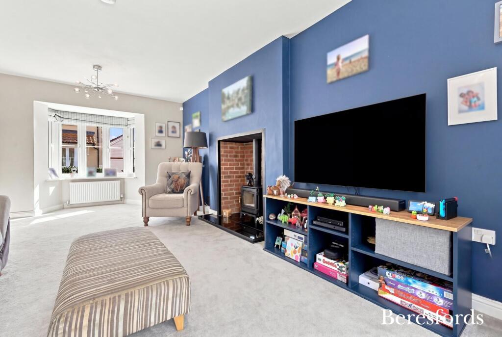 House in Uttlesford, Great Dunmow - More