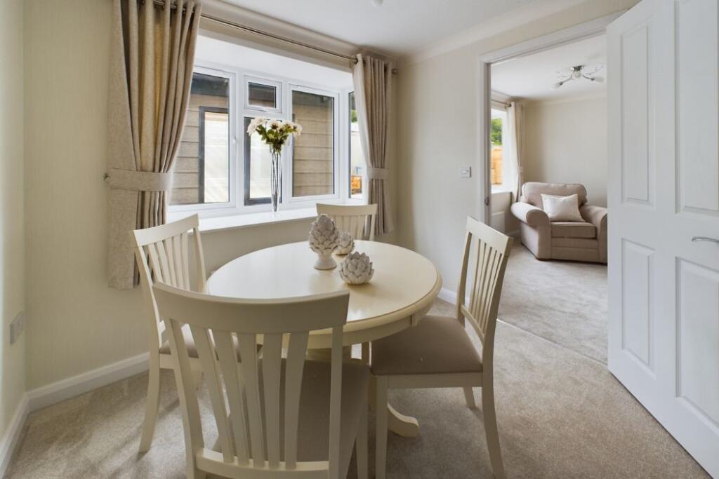 Elm Grove Park, Thatcham, RG18 photo 2