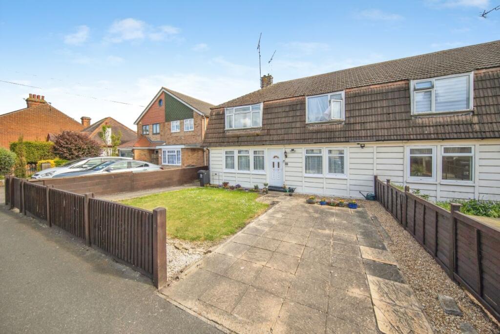 2-bed flat on Coopers Lane, Clacton-On-Sea, £130,000