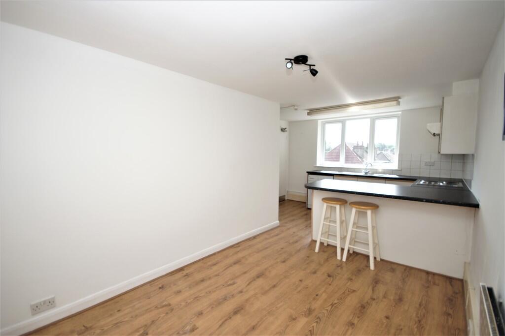 Apartment in Pinner, Eastcote, London Borough of Hillingdon - More