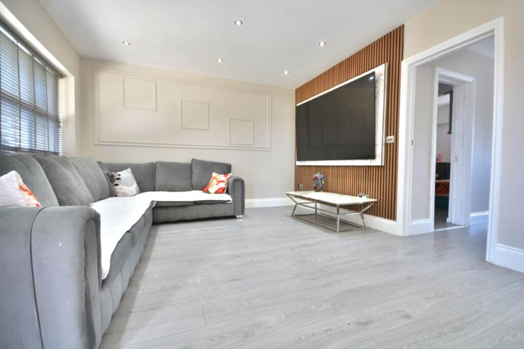 Wolsey Road, Woodlands, Bilton photo 3