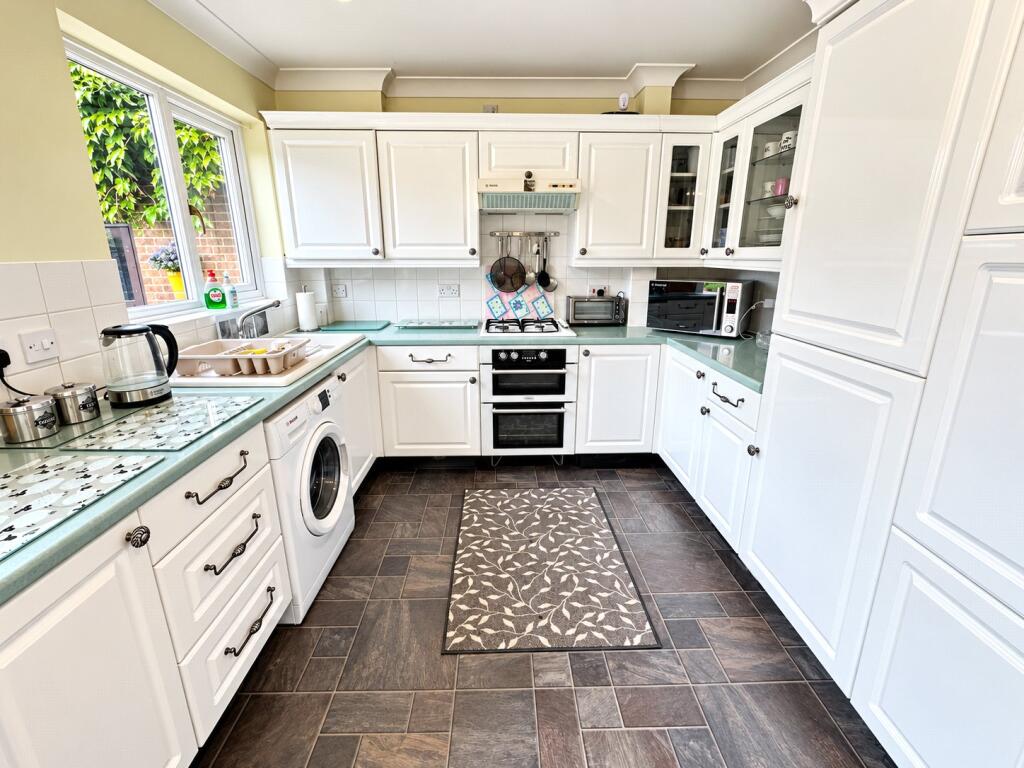House in Basildon, Langdon Hills - View 5