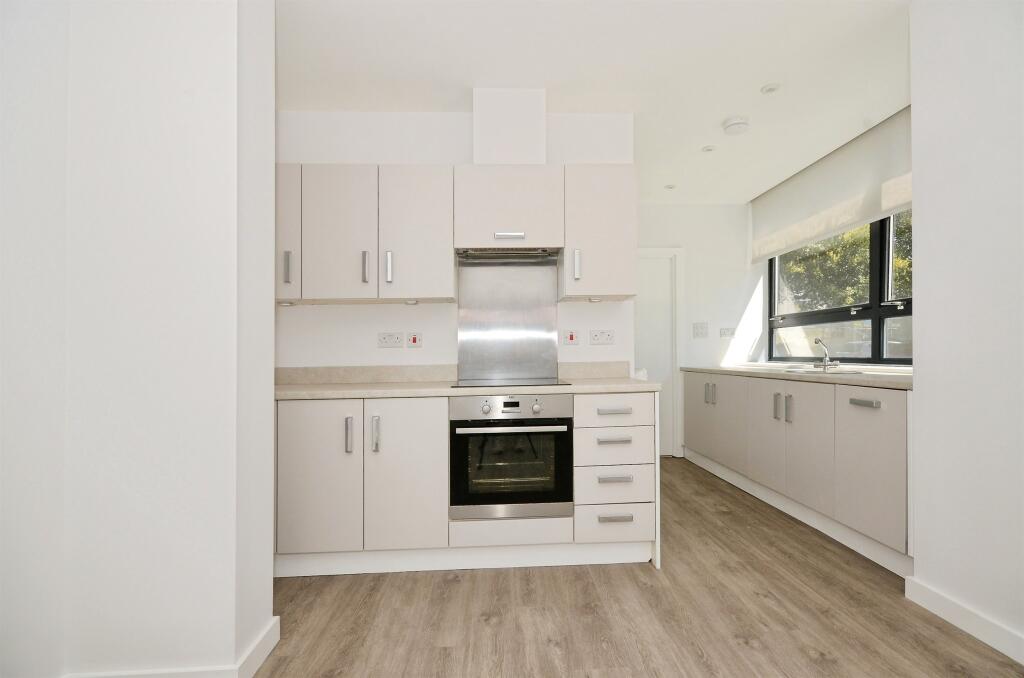 Newsom Place, ST. ALBANS - View 4