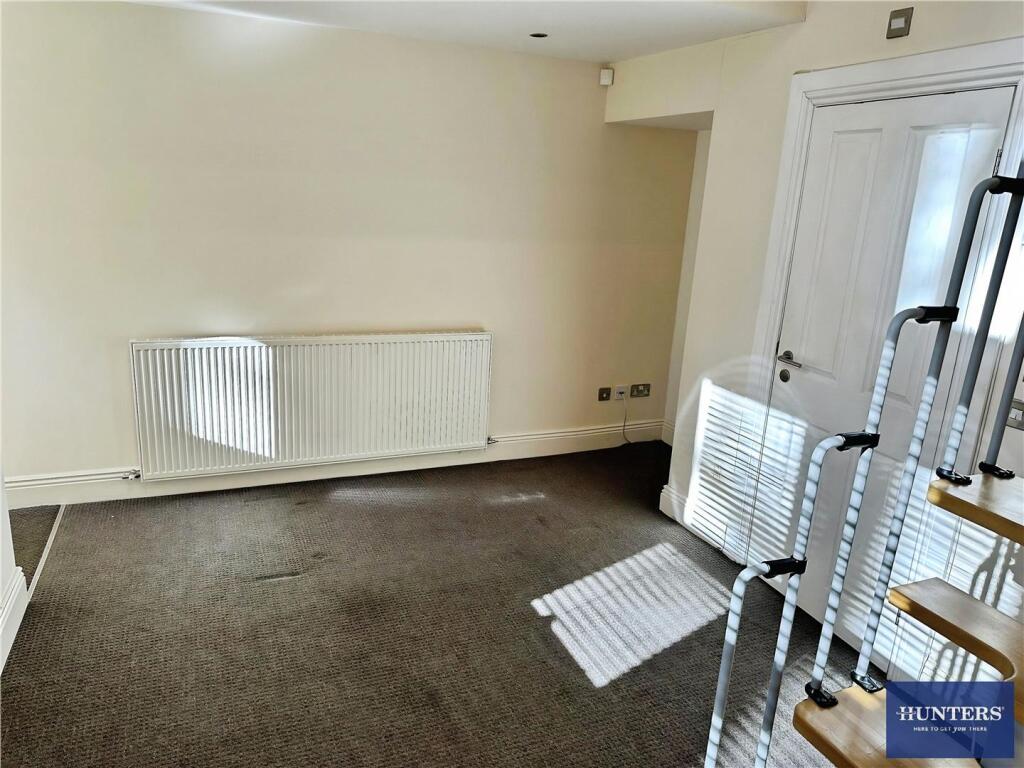 Apartment in Halifax - More