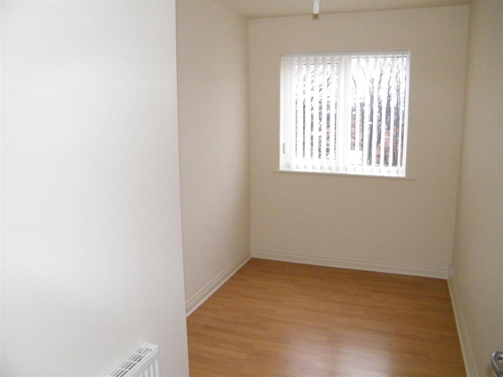 Apartment in Warrington, Bank Quay, Bewsey - View 5