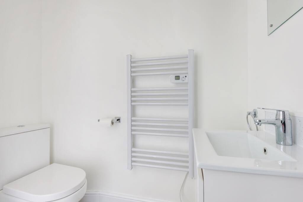 Apartment in Slough - View 4