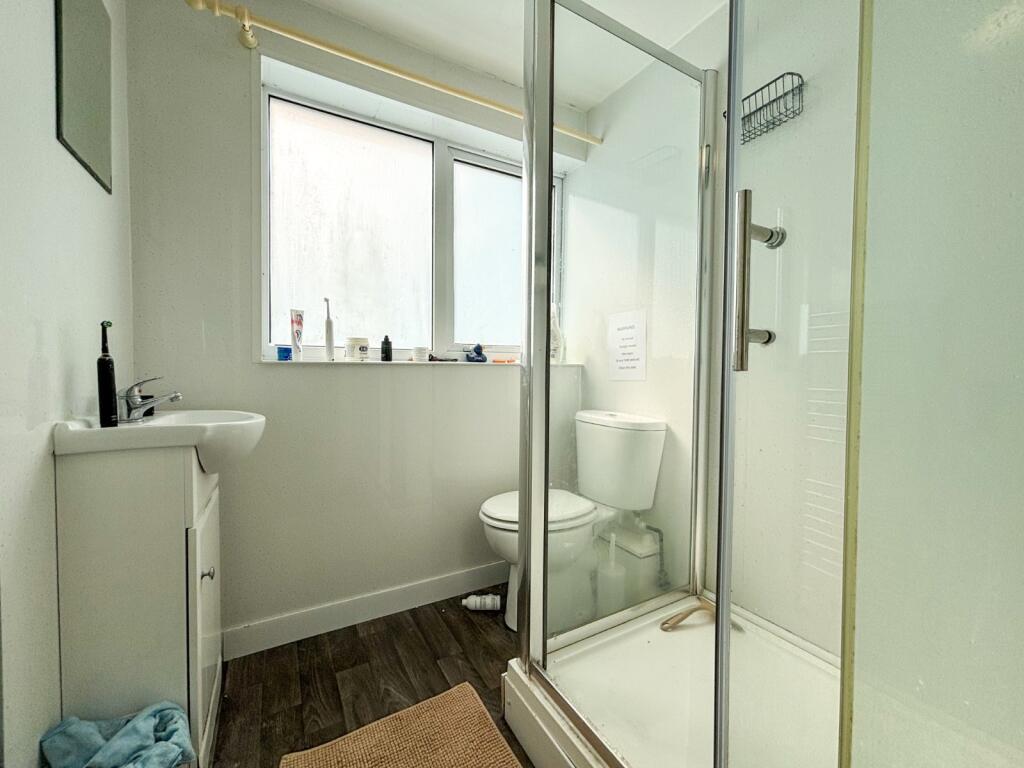 5 bedroom semi-detached house for rent