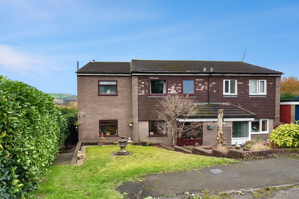 4-bed semi-detached on Tenfoot Close, Glossop, SK13, £330,000