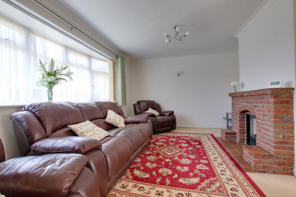 Forest Way, Everton, Lymington, SO41 photo 3
