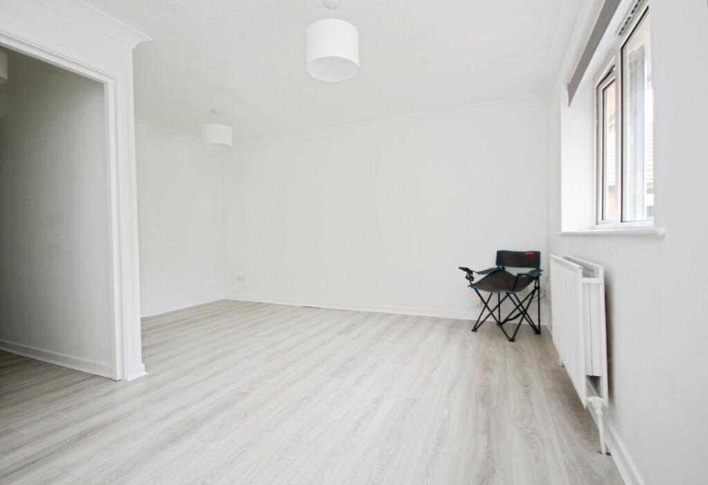Apartment in Poole - View 3