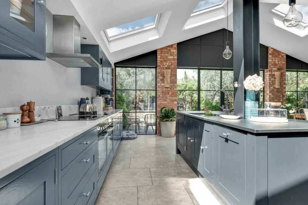 Pemberton Road, East Molesey, Surrey, KT8 photo 4