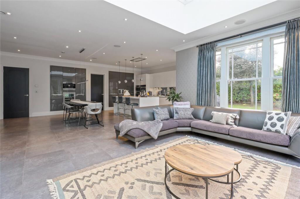 House in Walton-on-Thames, Surrey - View 3