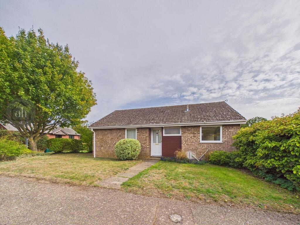 2-bed detached on Cavendish Close, Thurston,, £250,000
