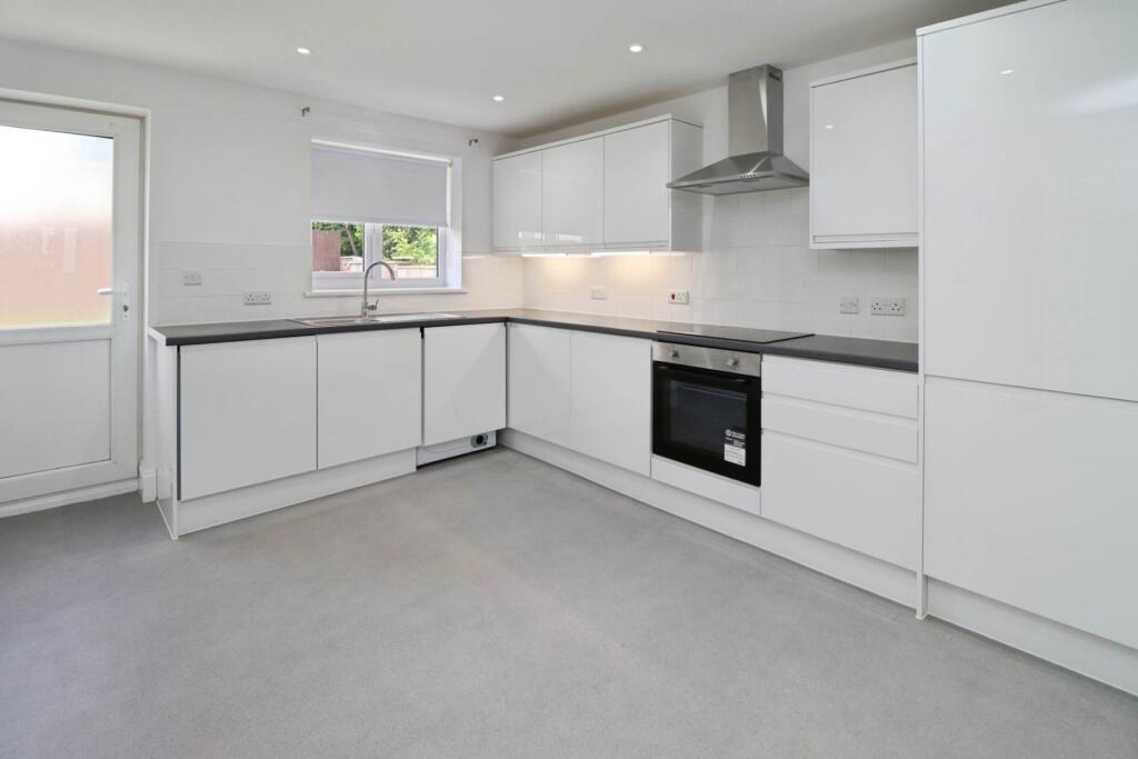 House in Wirral, Liverpool City Region - View 3