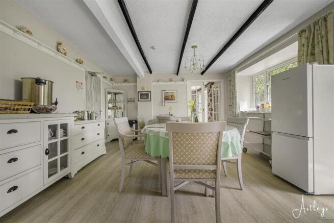 Guest breakfast room