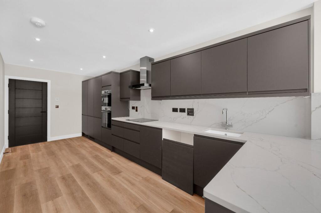 3 bedroom mews property for rent
