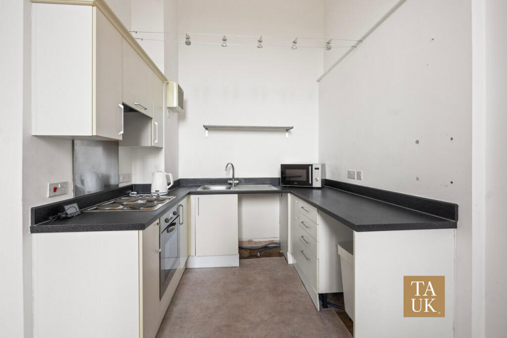 Apartment in Shrewsbury, Greenfields - View 5