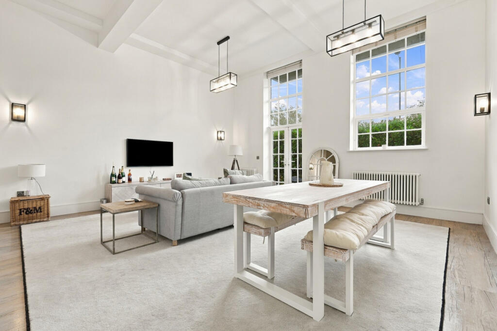 Apartment in Southend-on-Sea, Leigh-on-Sea - View 2
