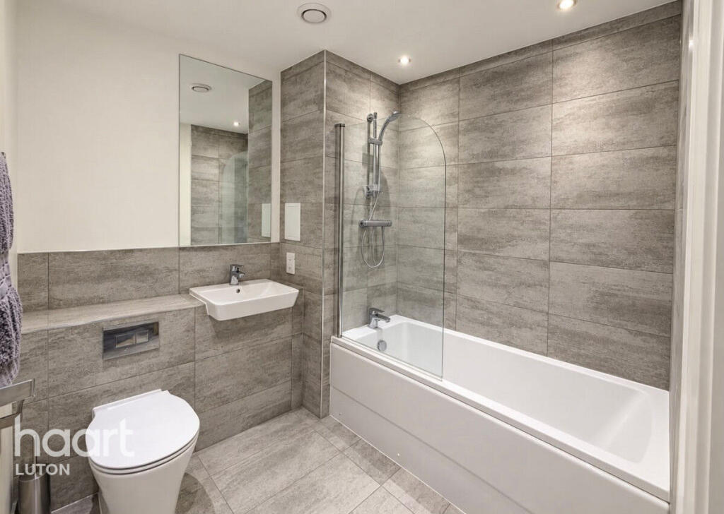 Apartment in Luton - More