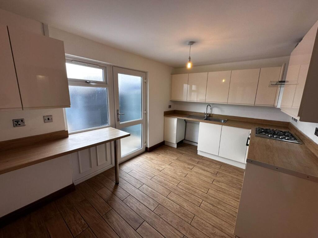 House in Grimsby, Willows Estate - More