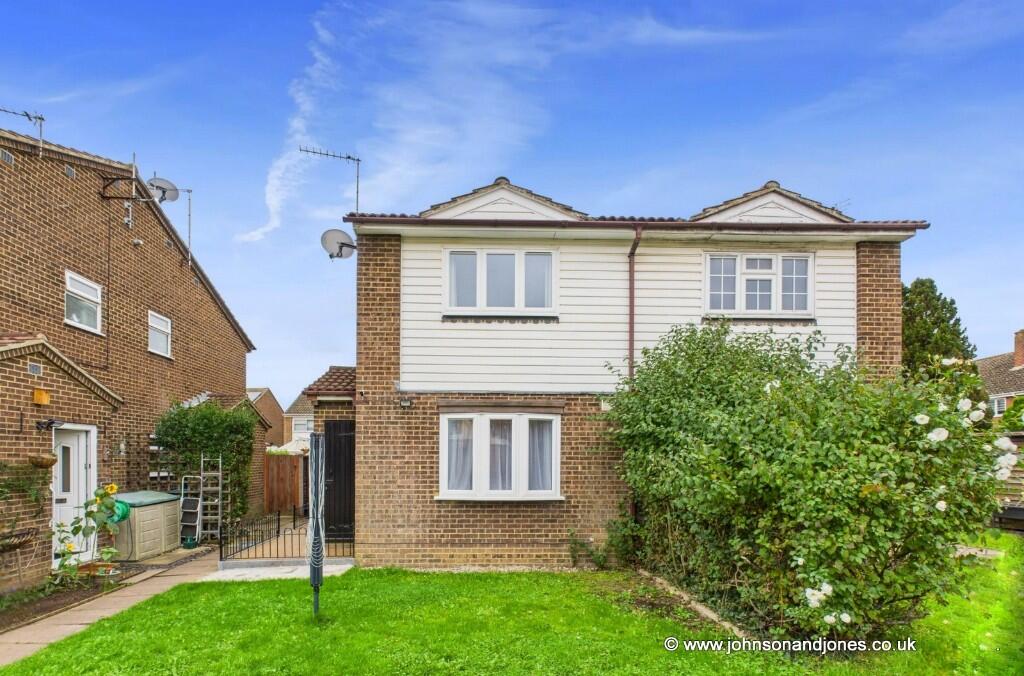 1-bed house on Cornhill Close, Addlestone, Surrey, KT15, £300,000