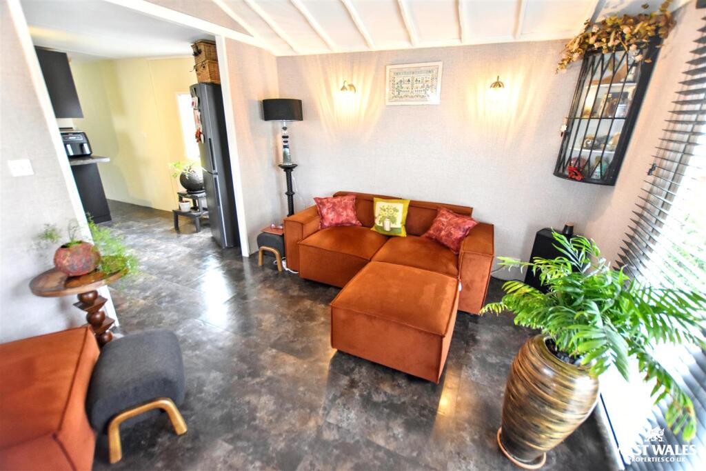 House in Pembroke Dock, Pembrokeshire - View 5